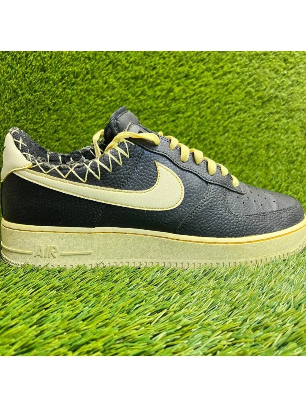 Nike Air Force 1 '07 Low Mens Size 11.5 Black Athletic Leather Shoes Sneakers